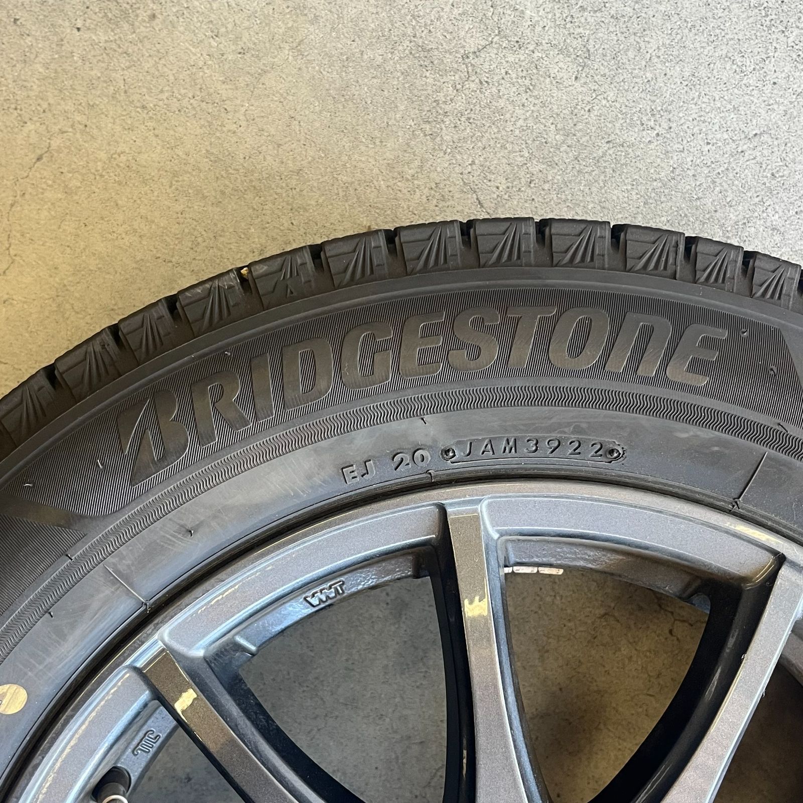 16インチ スタッドレスタイヤ