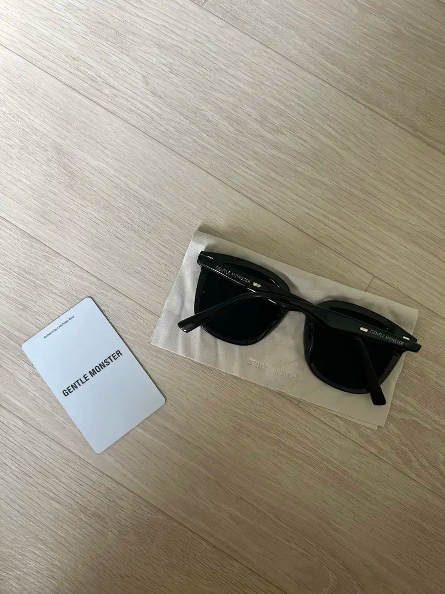  のみ GENTLE MONSTER ジェントルモンスター リベ 01 サングラス 小物