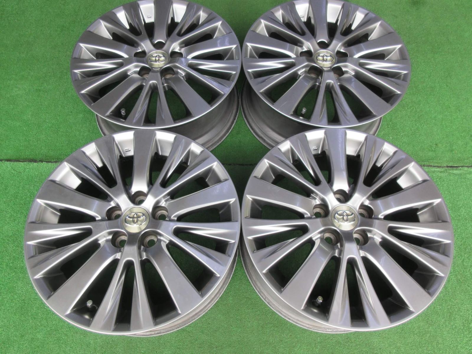 トヨタ 2０系後期ヴェルファイア ホイール 7 5 J 18 H 114 3 45 目立った傷も無く程度良好です