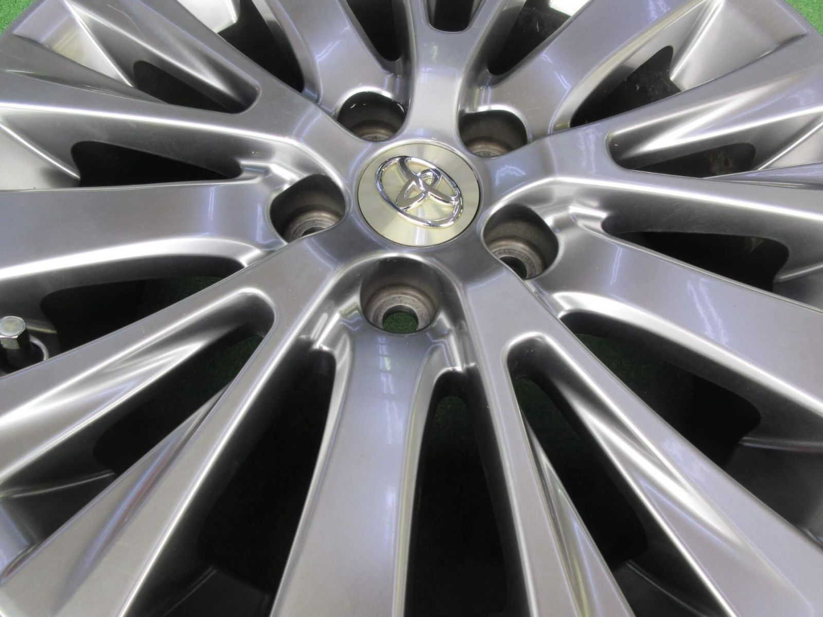  トヨタ 2０系後期ヴェルファイア ホイール 7 5 J 18 H 114 3 45 目立った傷も無く程度良好です 18インチ ホイール