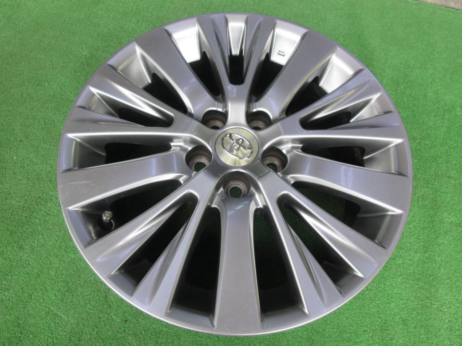 トヨタ 2０系後期ヴェルファイア ホイール 7 5 J 18 H 114 3 45 目立った傷も無く程度良好です