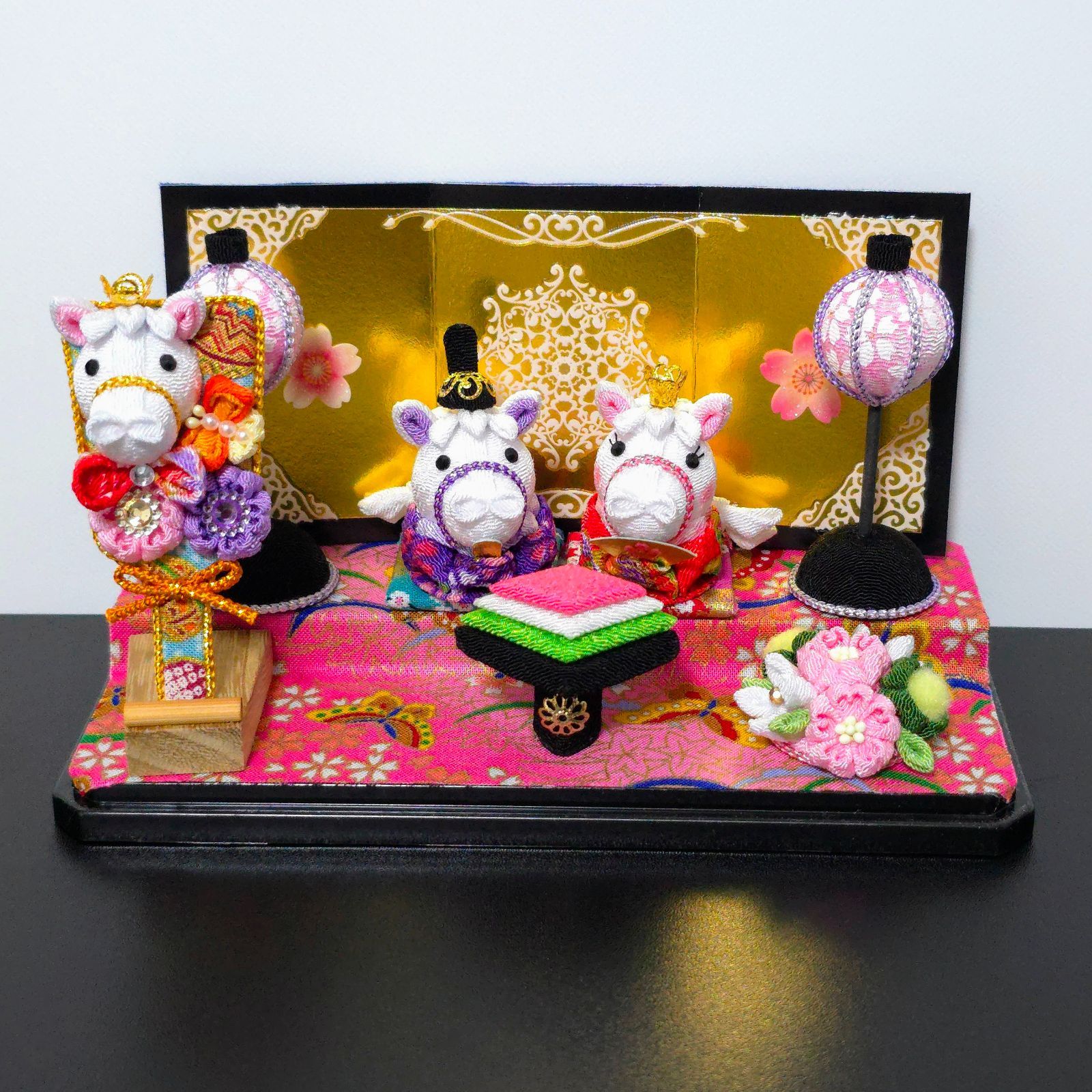 【馬・午年】【ひな人形】お馬さんのひな人形、羽子板、お花、木札（オプション）【つまみ細工】