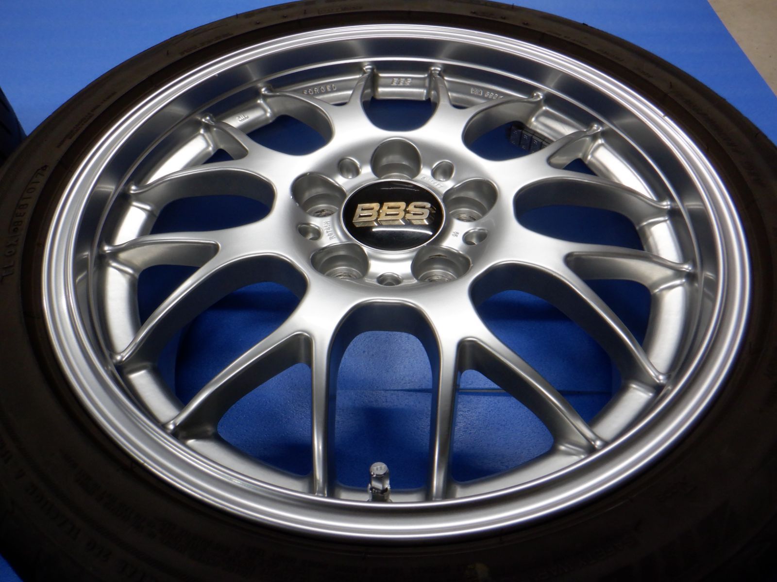 タイヤ の１点もの