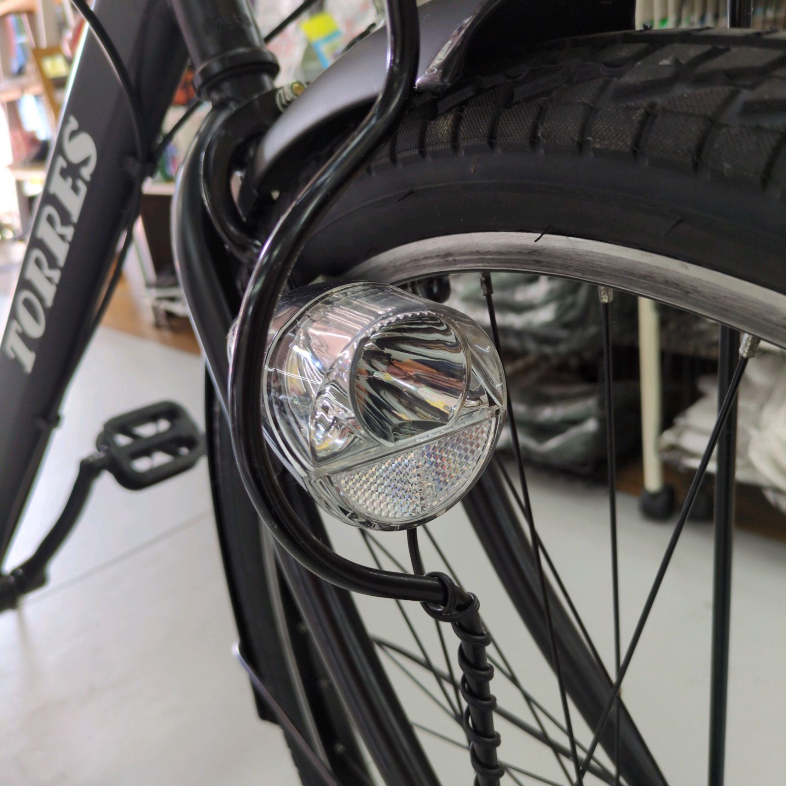 J530 ★サドルに多少破れ有り★軽快自転車★TORRES★6段★LEDオート★27.5インチ Amazon | 27.5型 6段変速・LEDオートライト付 シティサイクル マット