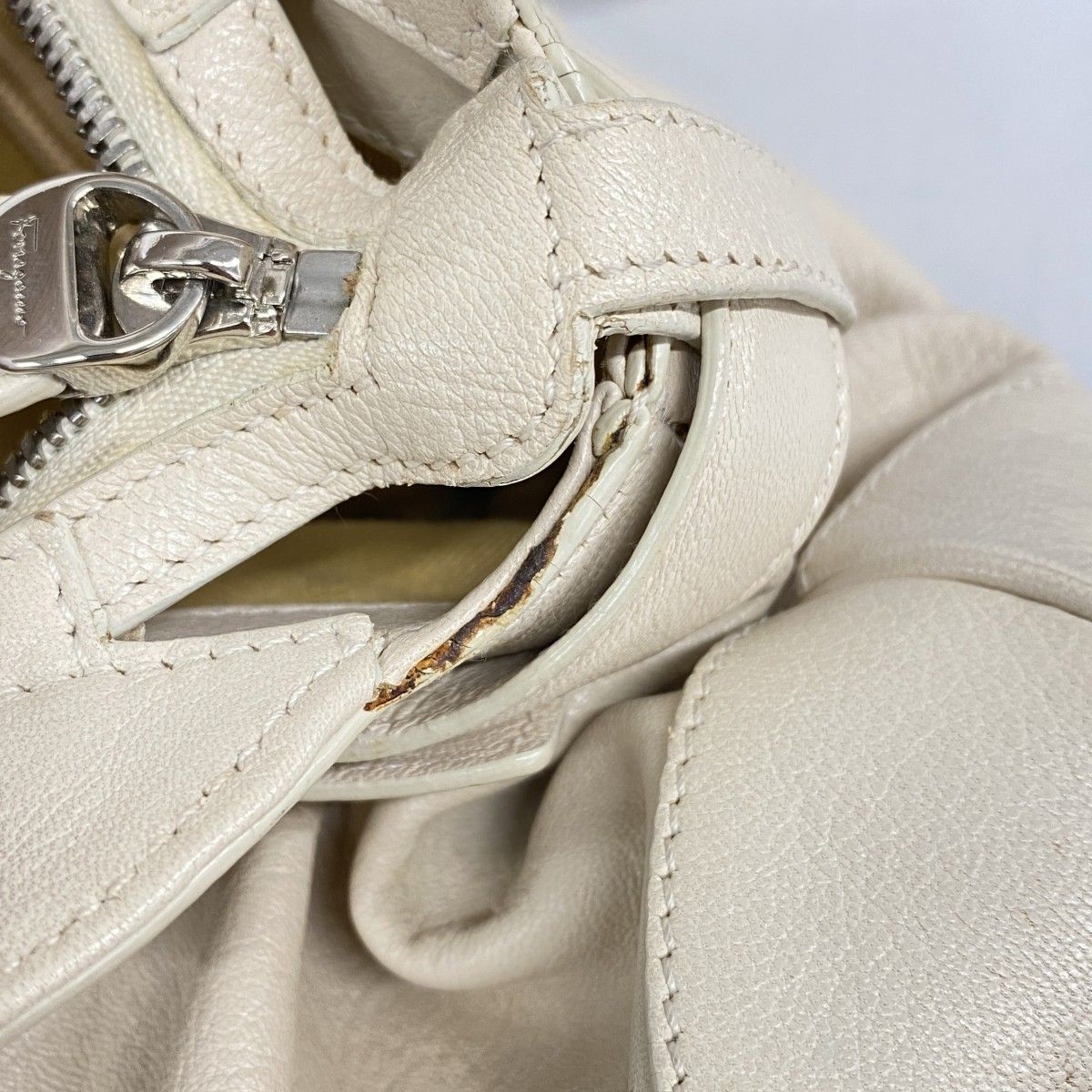  5 ob 0723 サルヴァトーレフェラガモ ハンドバッグ ガンチーニ レザー ホワイト シルバー金具 レディース ハンドバッグ バッグ