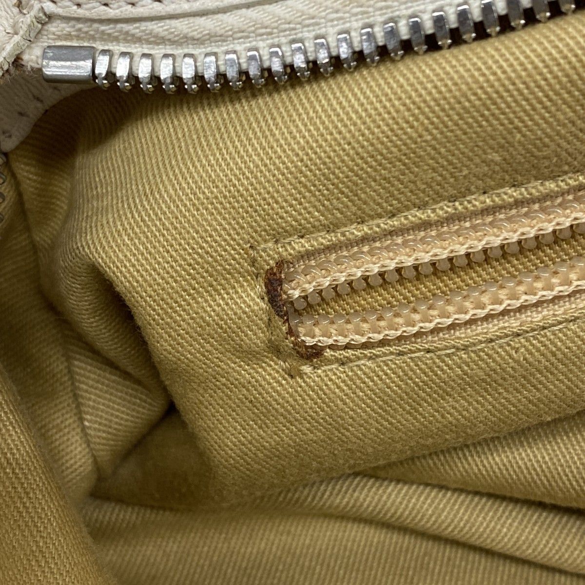 レザー ホワイト