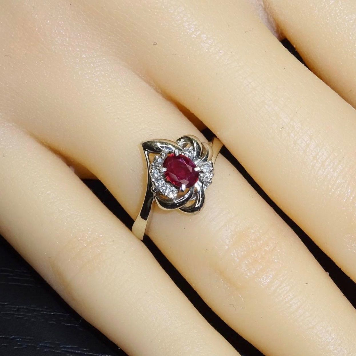プラチナ pt900 天然ルビー0.34ct 天然ダイヤモンド0.09ct デザイン 