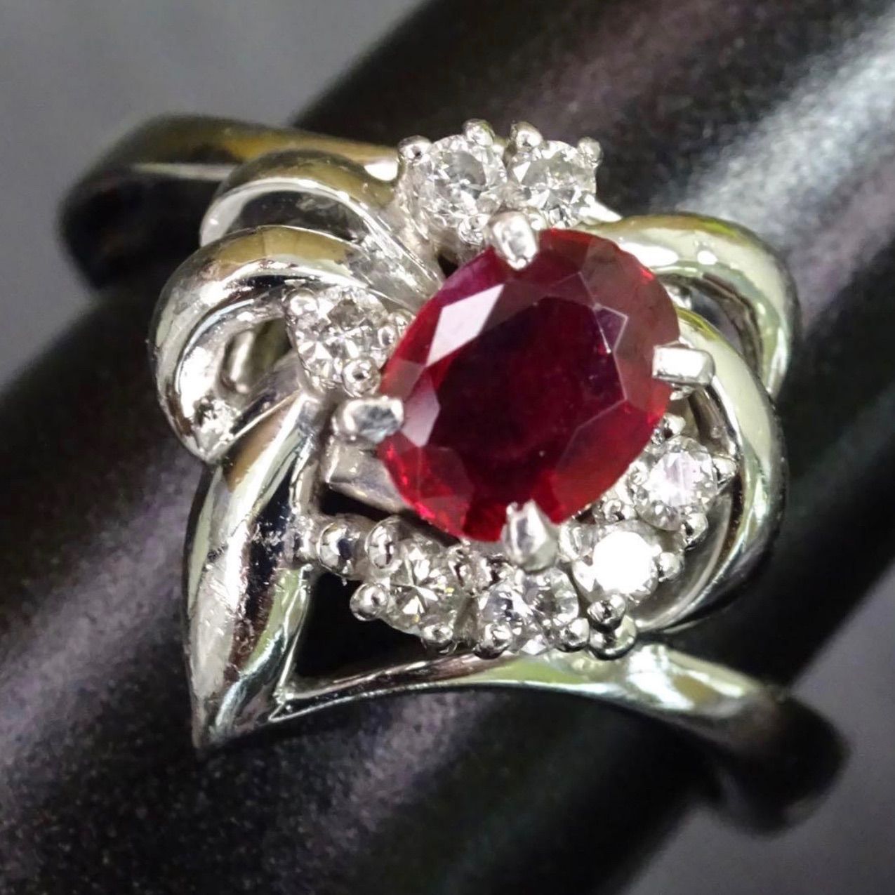 プラチナ pt900 天然ルビー0.34ct 天然ダイヤモンド0.09ct デザイン 
