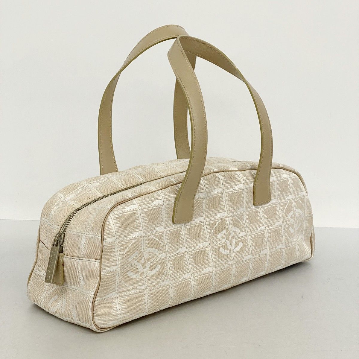 5ob0620 シャネル ハンドバッグ ニュートラベル ナイロン ベージュ シルバー シルバー金具 レディース