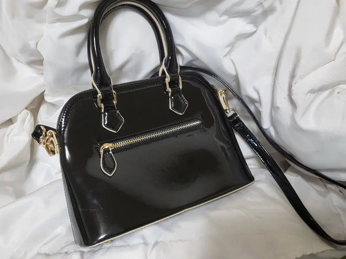 ポールズブティック ミニ メイ エナメル バッグ