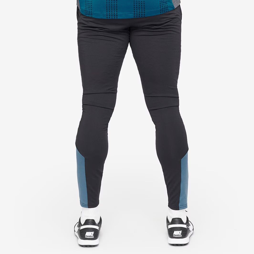 カストーレ ニューカッスル 2025 スタッフ トレーニング パンツ サッカー 黒 ブラック モデル 日本未発売