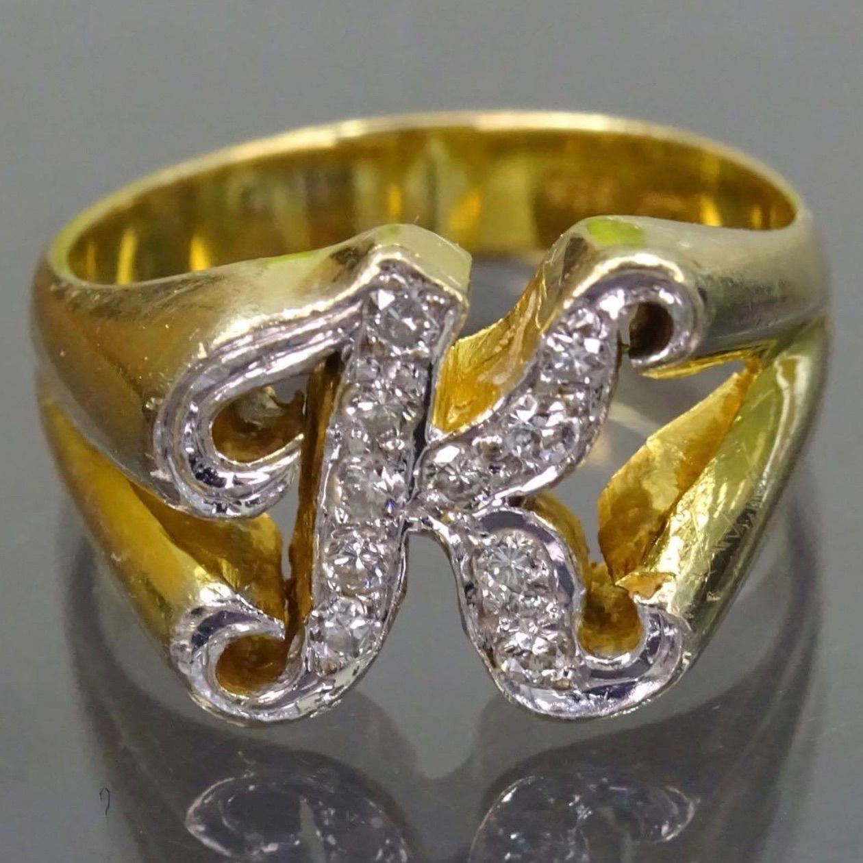 14金イエローゴールド ホワイトゴールド 14 K 585 天然ダイヤモンド10粒 イニシャル デザイン リング 指輪 約9号半 総重量約5.55 g ジュエリー 宝石 貴金属 メンズ レディース 男女兼用