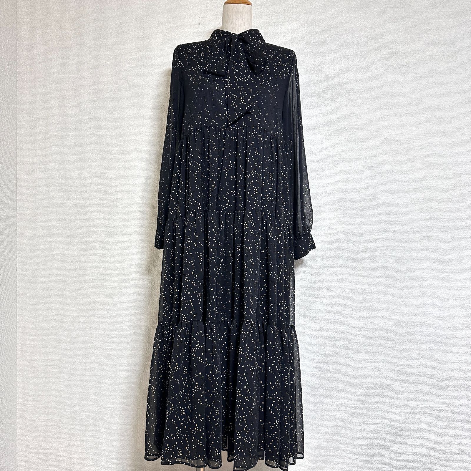 TWINKLE WIDENING DRESS 星柄ティアードドレス AMERI TWINKLE WIDENING DRESS 星柄箔プリント シアー素材 襟付き