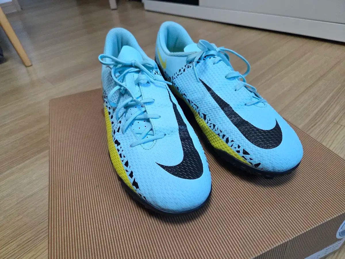 ナイキ FANTOM GT 2 クラブ TF サッカーシューズ