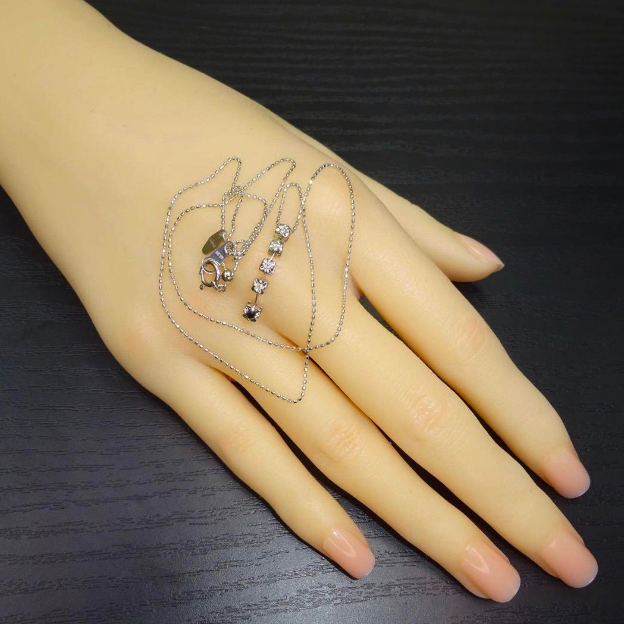 18金ホワイトゴールド K18WG GOLD750 天然ダイヤモンド0.12ct デザイン