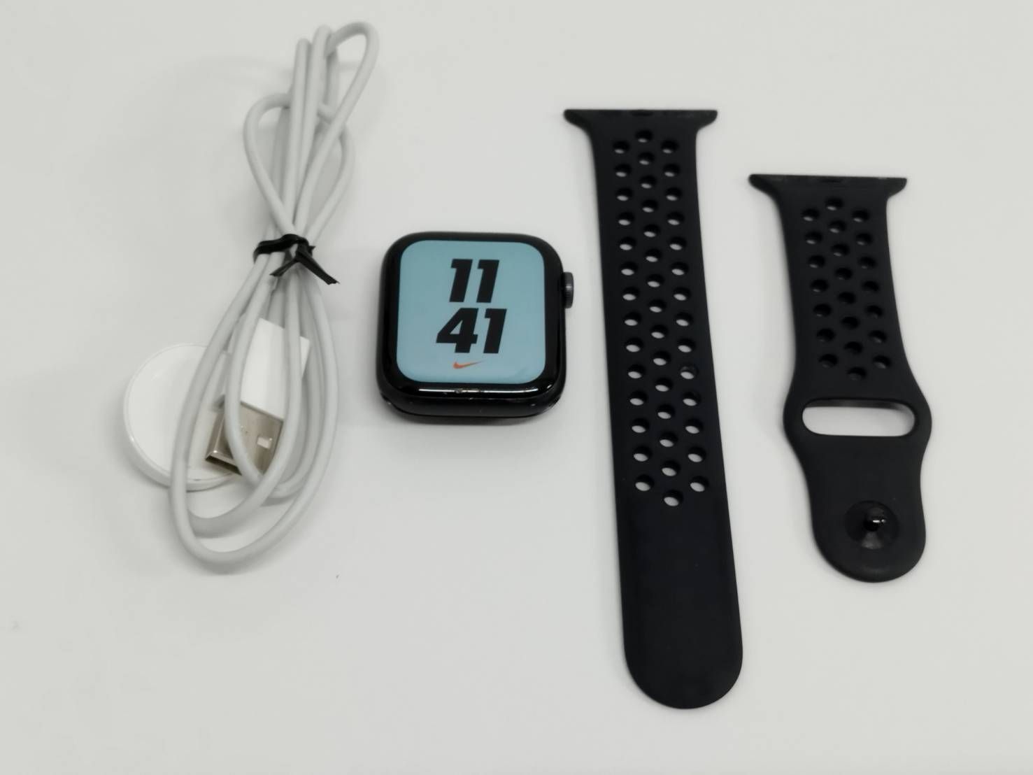 Apple Watch Nike Series 6 GPS セルラー 44mm A2376 スペースグレー M09Y3J A