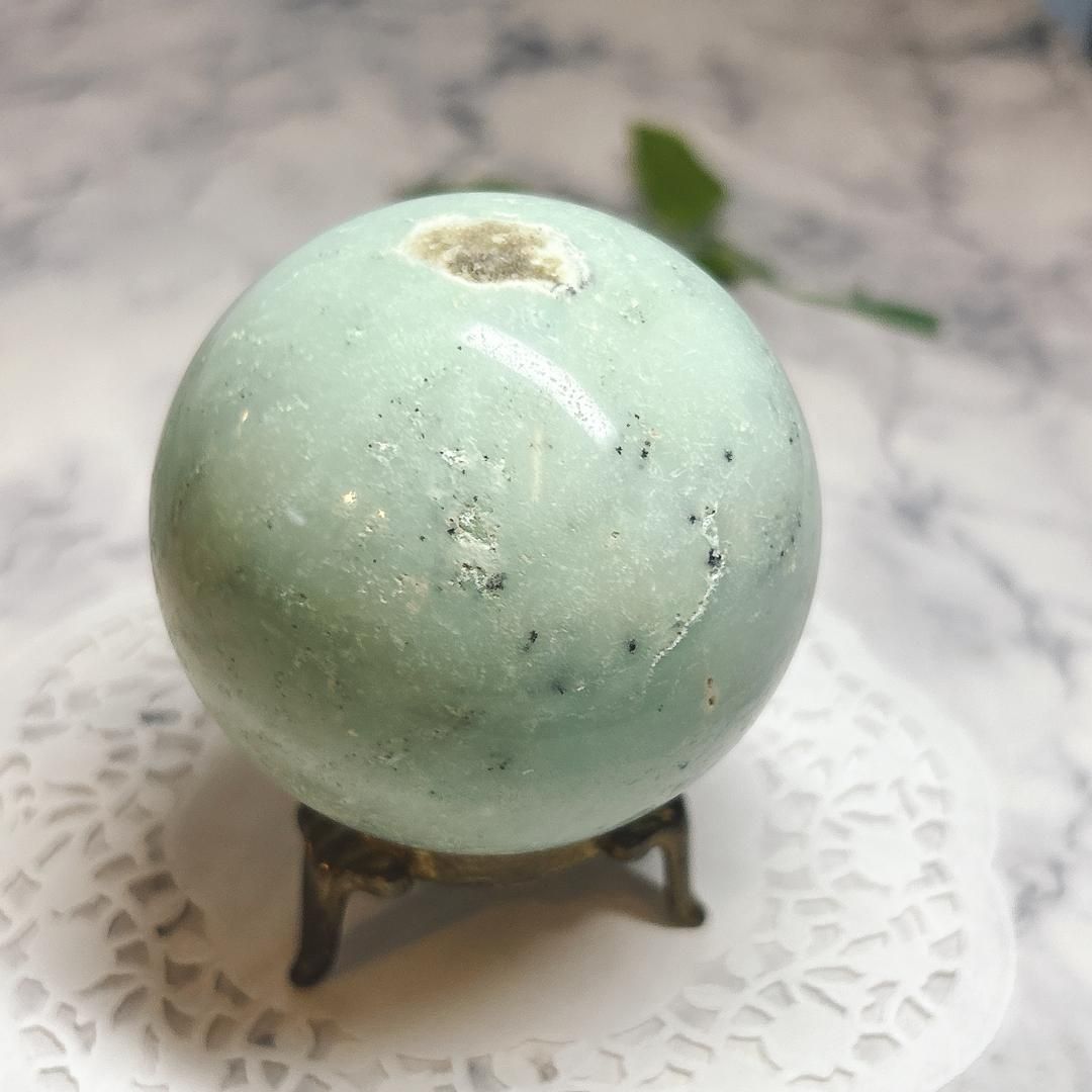  E16567 クリソプレーズ 58㎜ 球体 丸玉 球 スフィア 玉 天然石 パワーストーン 陶器小物 置物 インテリア小物