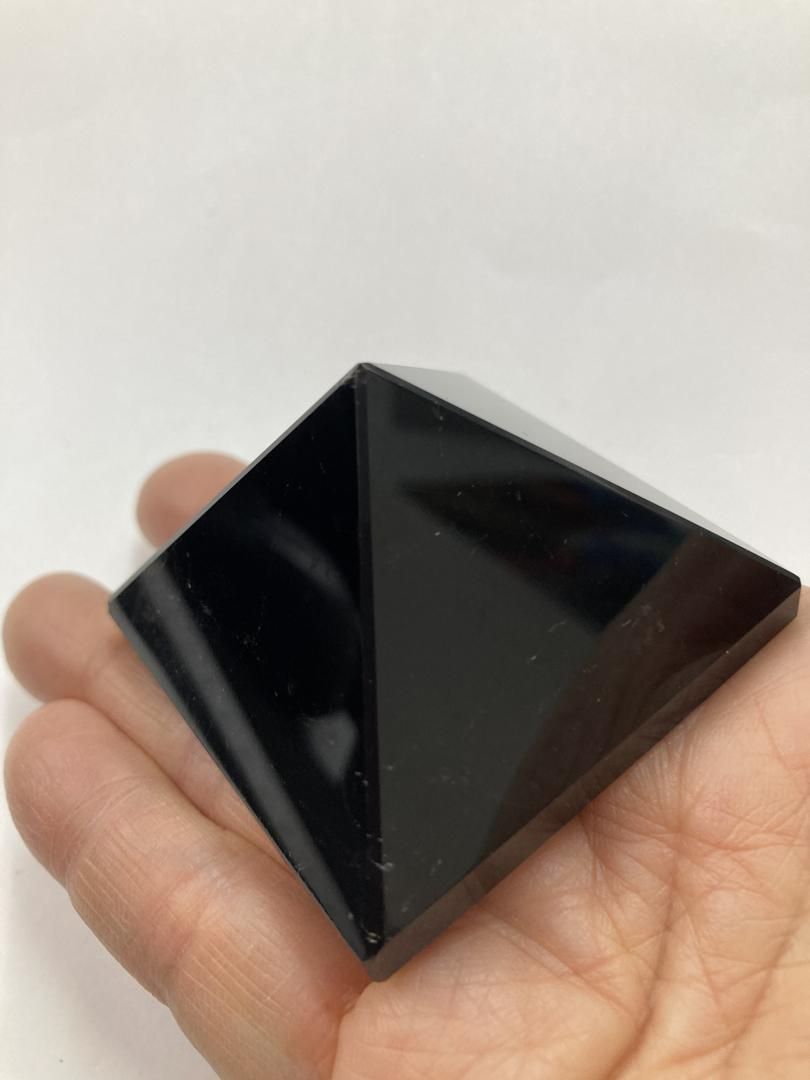  E32261 モリオン 黒水晶 ピラミッド Morion 天然石 磨き フォトフレーム 置物 インテリア小物