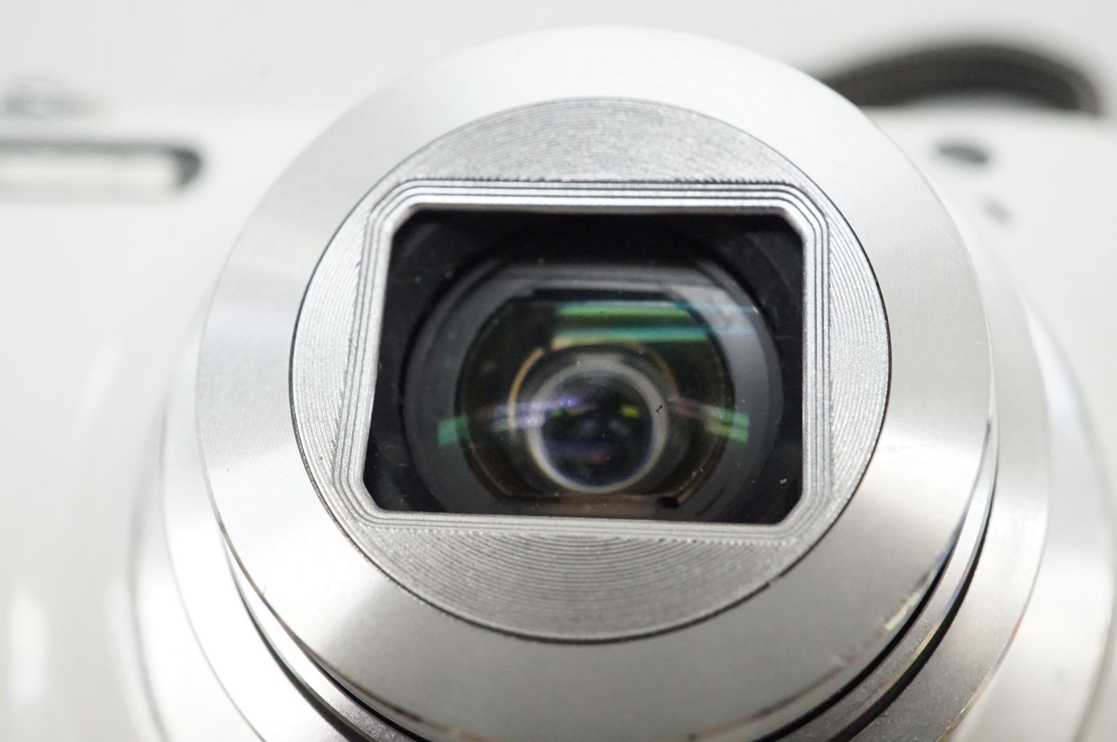 コンパクトデジタルカメラ