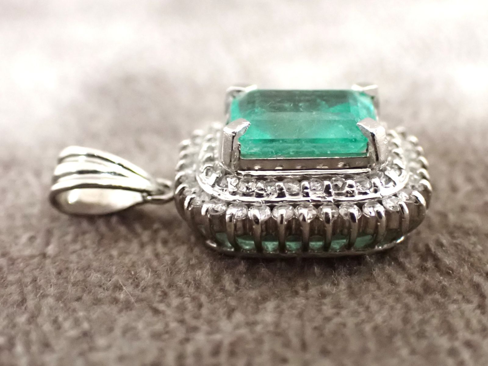 Pt900 エメラルド0.96ct ダイヤ0.14ct トップ 美品 エメラルド ダイヤペンダント Pt900 エメラルド1.64ct ダイヤ0.36