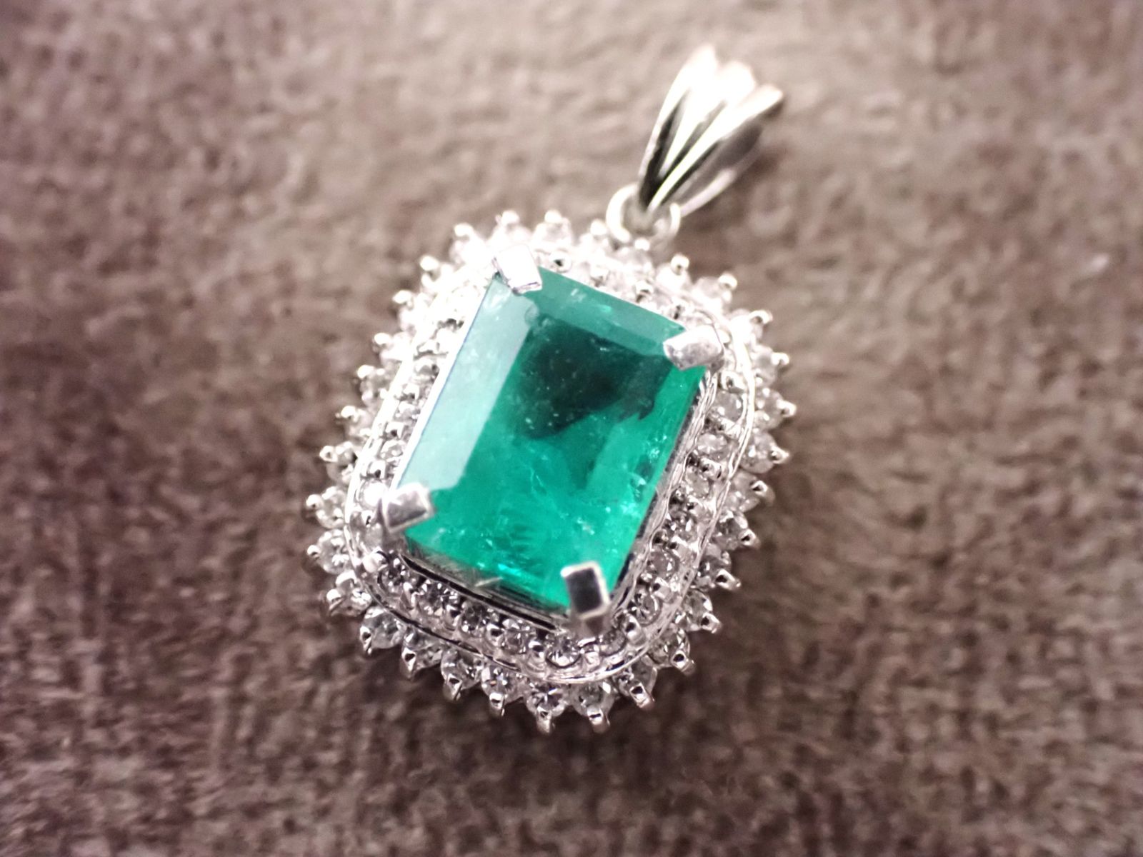 Pt900 エメラルド0.96ct ダイヤ0.14ct トップ 美品 エメラルド ダイヤペンダント Pt900 エメラルド1.64ct ダイヤ0.36