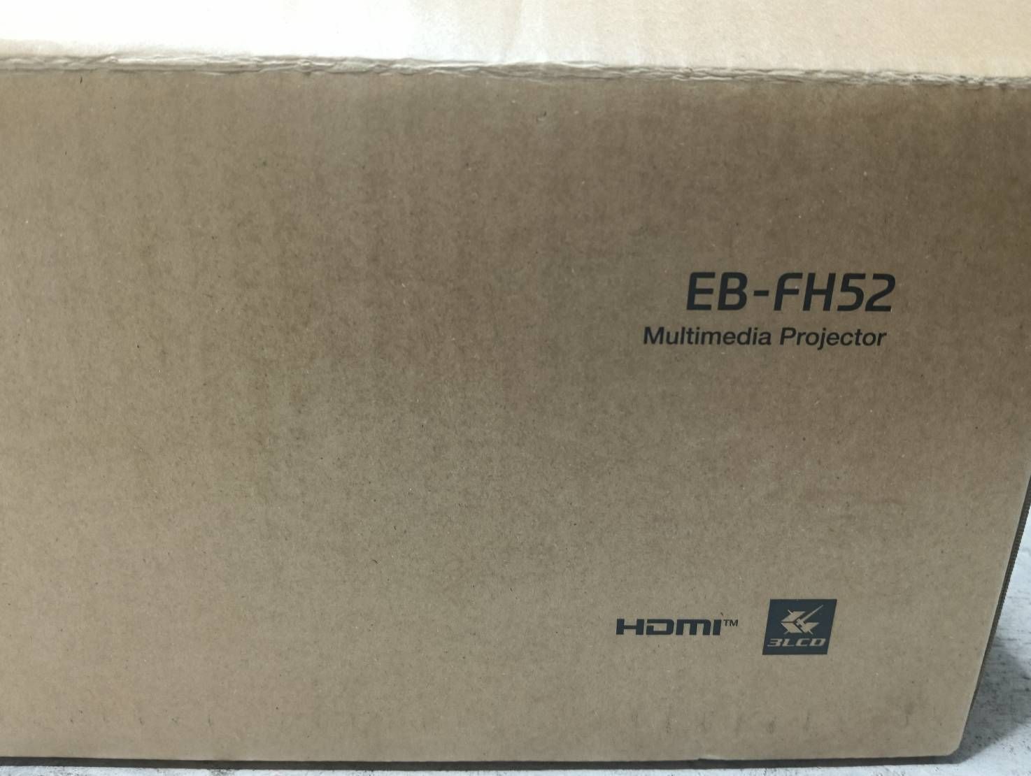 作家、八角形と楕円形の皿 2点