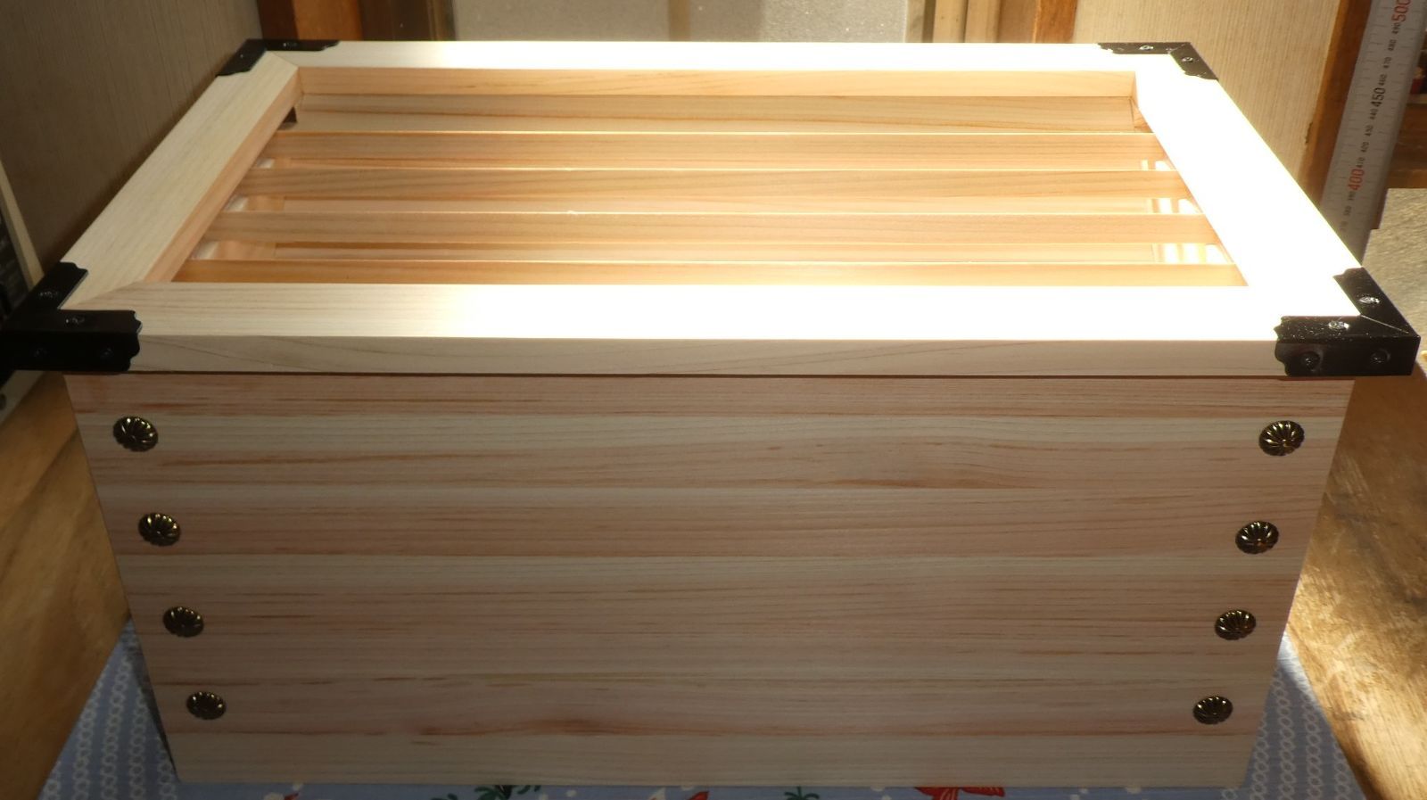  特別品 開運 お賽銭箱 桧 中の見えない格子タイプ菊鋲 ３８ 観葉植物 置物 インテリア小物