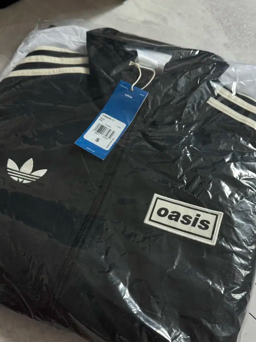 アディダス オアジス トラックジャージ ブラック S