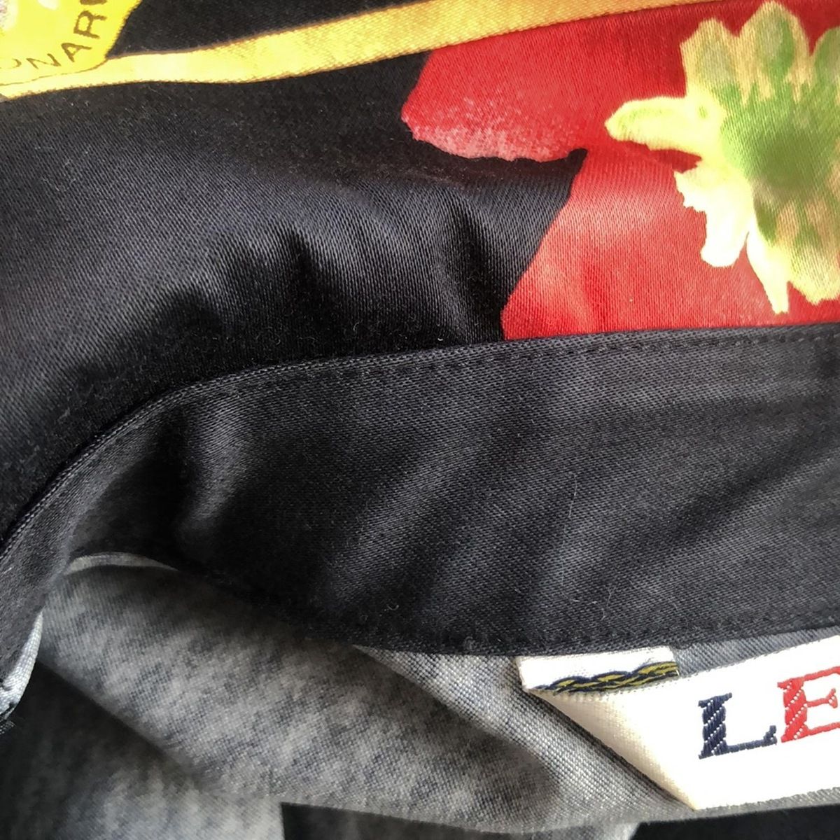 レオナール スポーツ　モノトーン 総柄　サイズM レオナール スポーツ モノトーン 総柄 サイズM