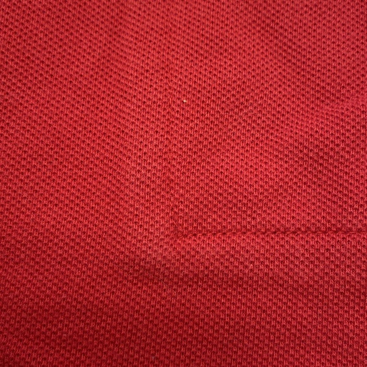 レッド Vネック