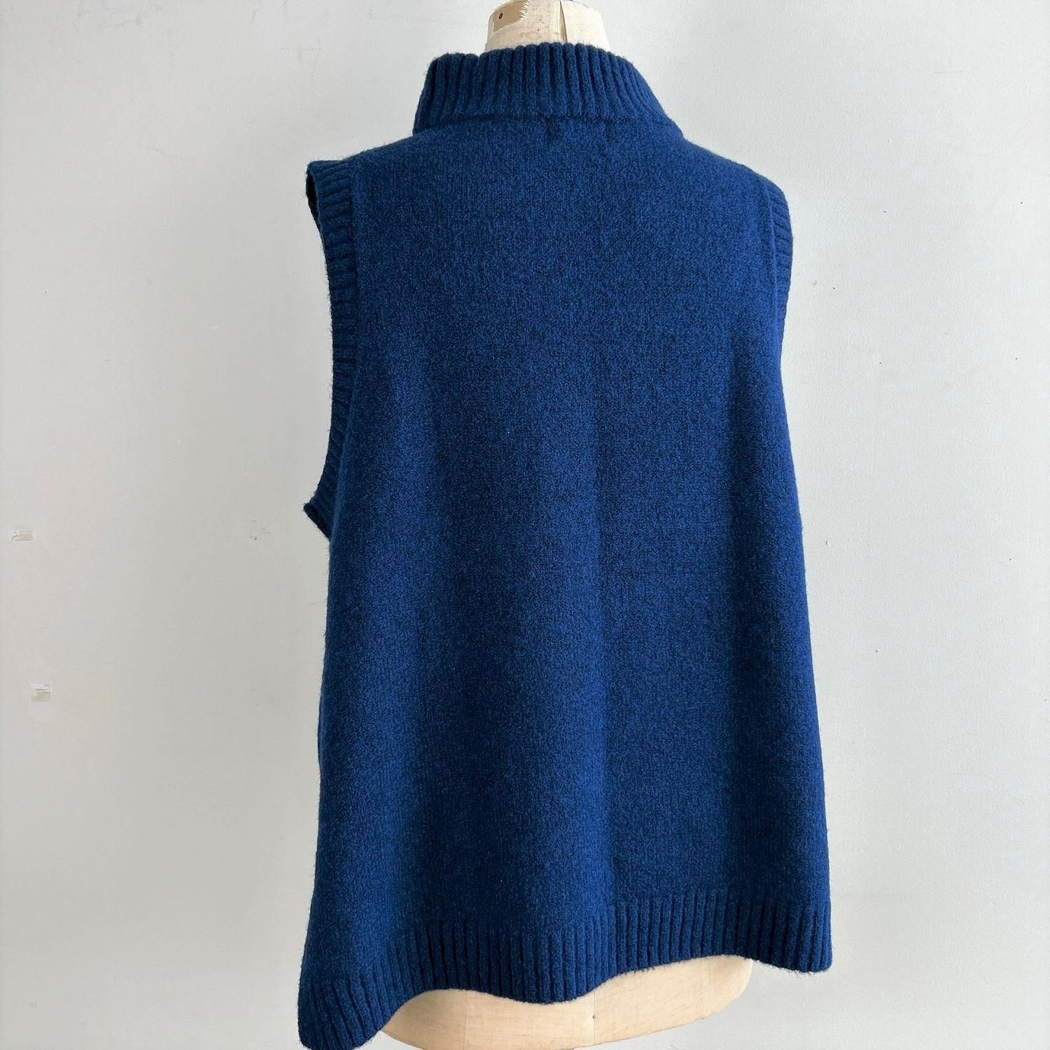 モックネックベスト