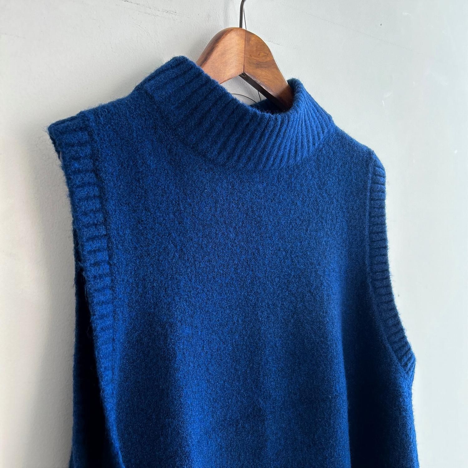 made モックネックベスト