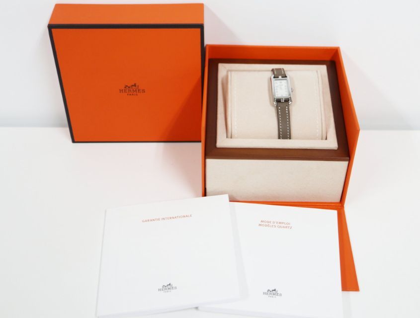  エルメス HERMES ナンタケット NA 2.110 ステンレス エトゥープ シルバー文字盤 クォーツ レディース 時計 レザーベルト 時計