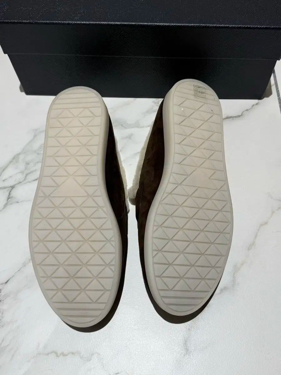 スポーツブラ ローファー