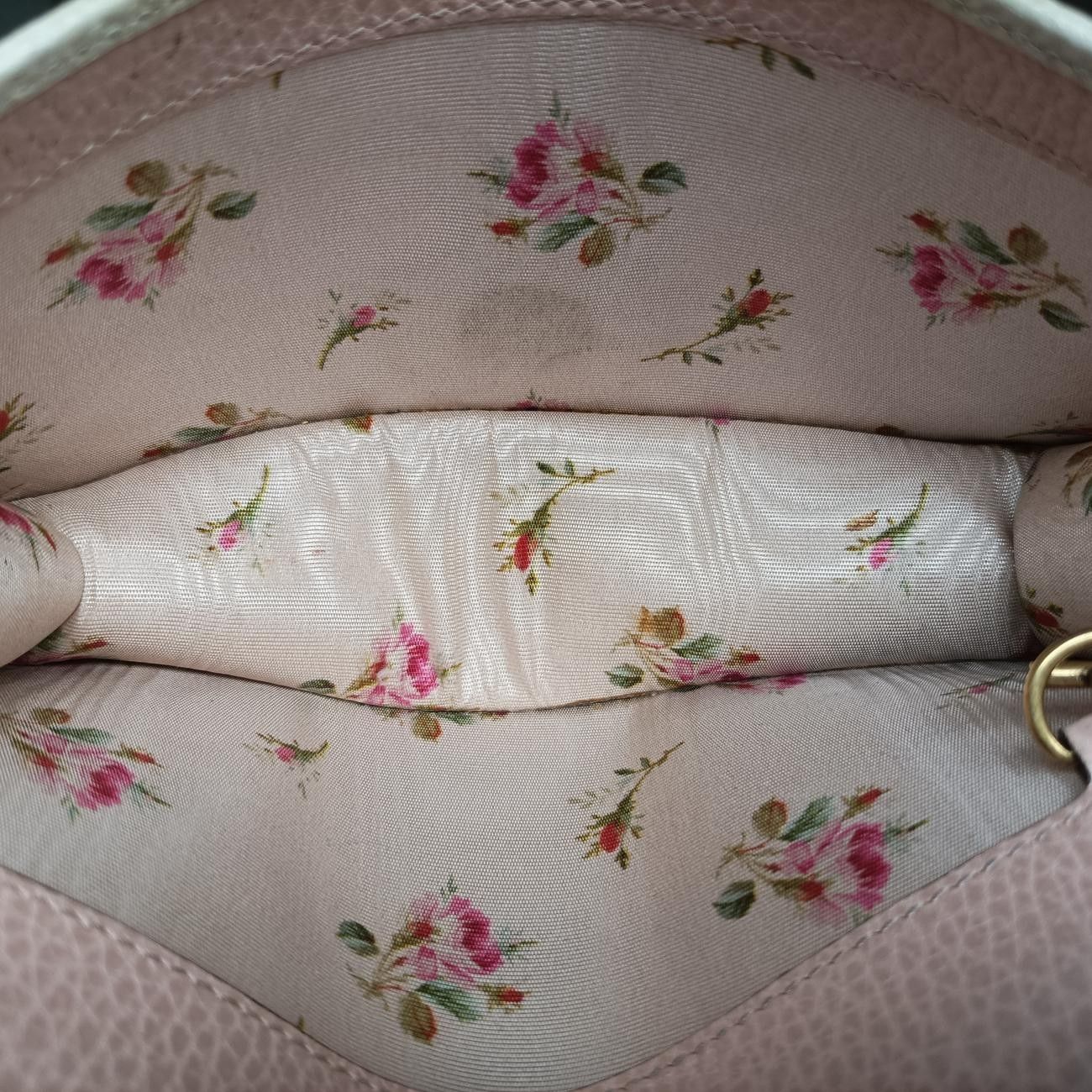 リボン ホワイト