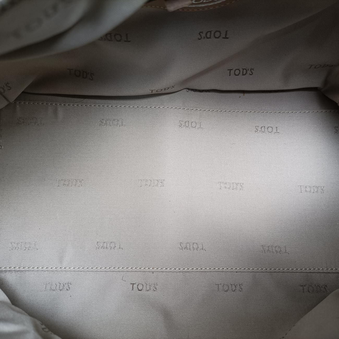 ベージュ レザー