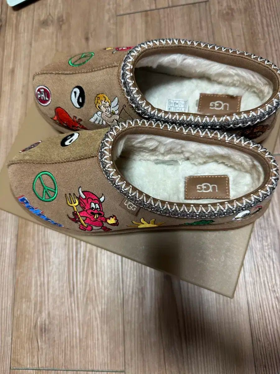 アグ タスマン PALACE US8 260