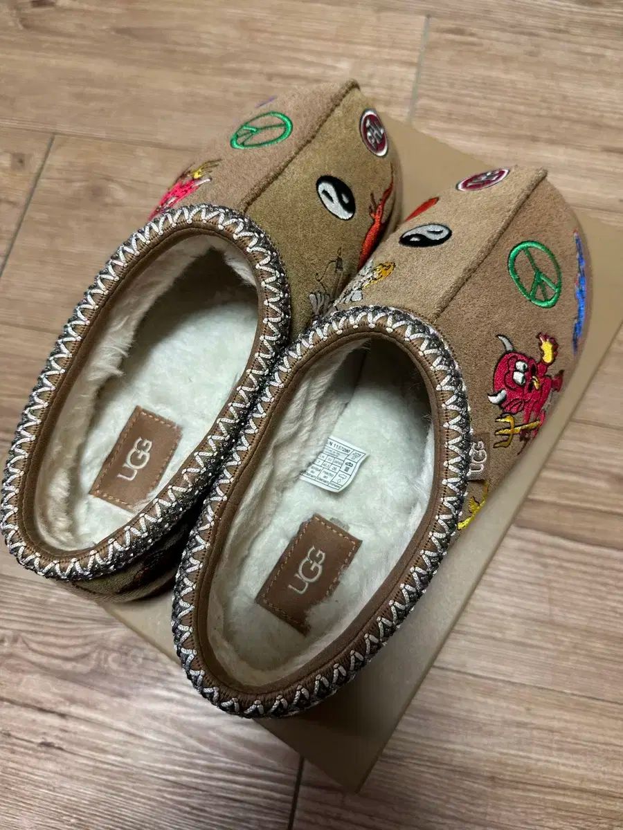 アグ タスマン PALACE US8 260