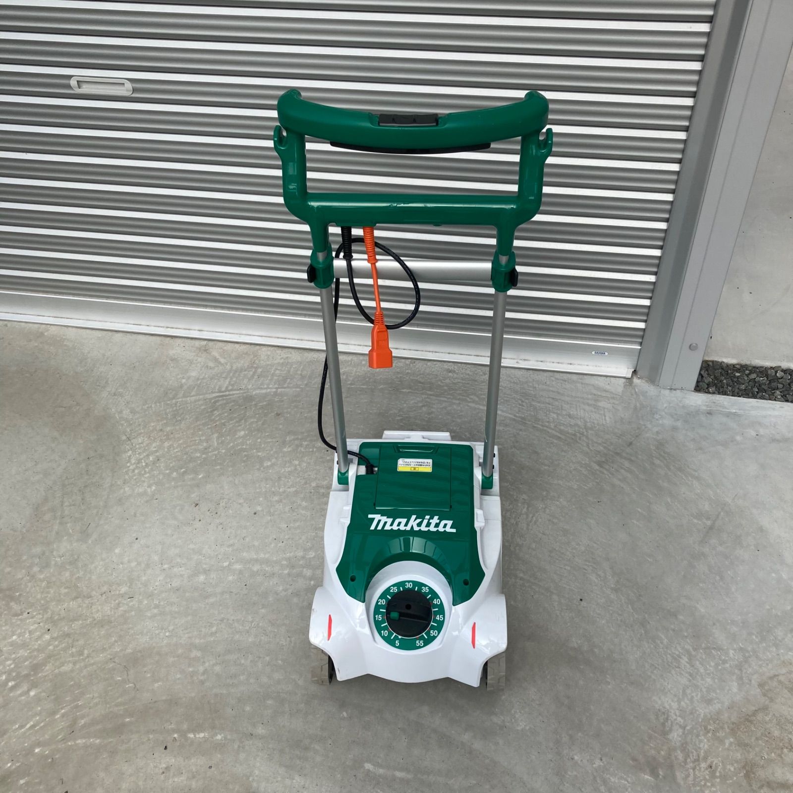 10回ほど使用のみ マキタ 芝刈機 MLM2351