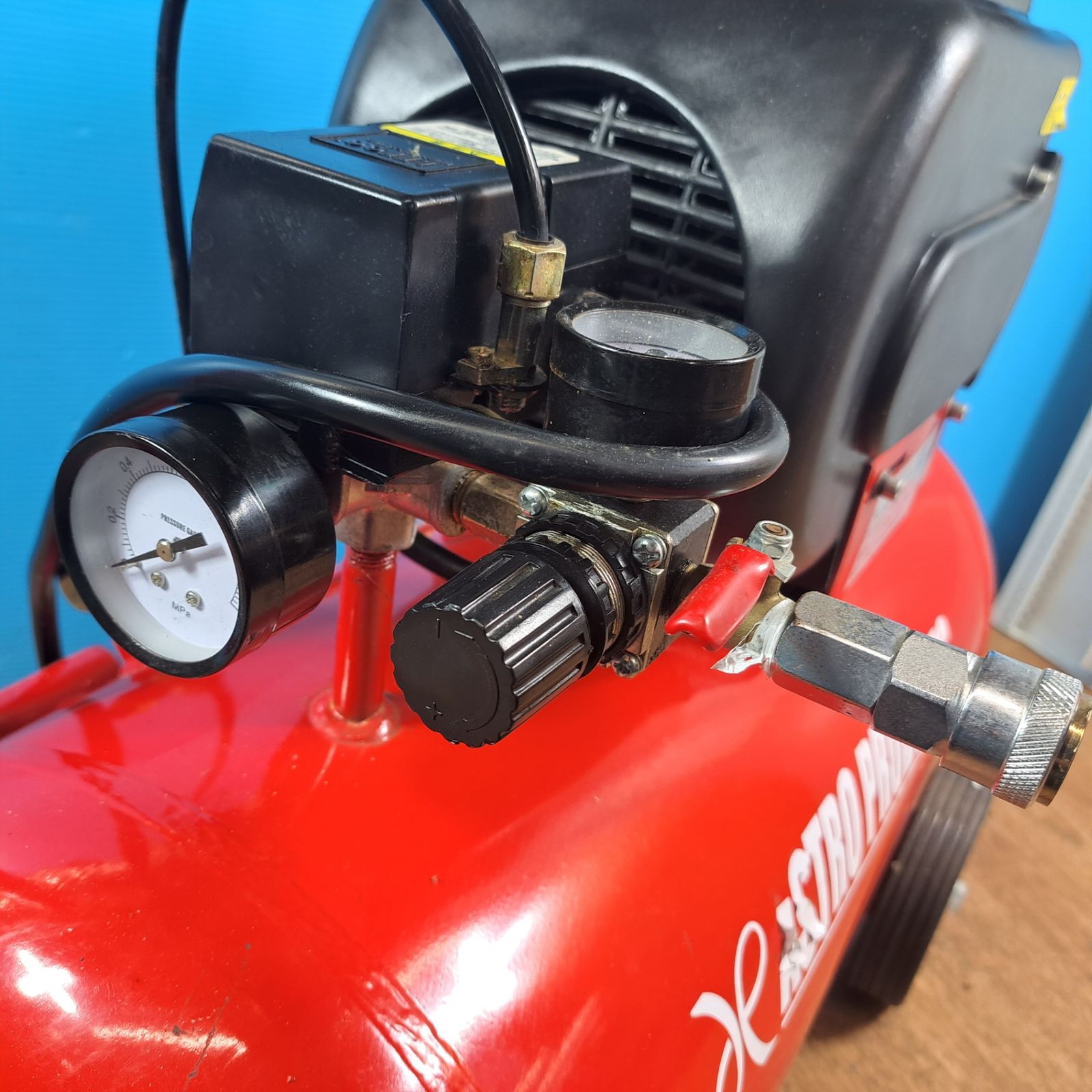 かなり !! アストロ プロダクツ ASTRO 常圧 一般圧 100V 39L オイル式 キャスター付き エアコンプレッサ AP040777 岩槻店