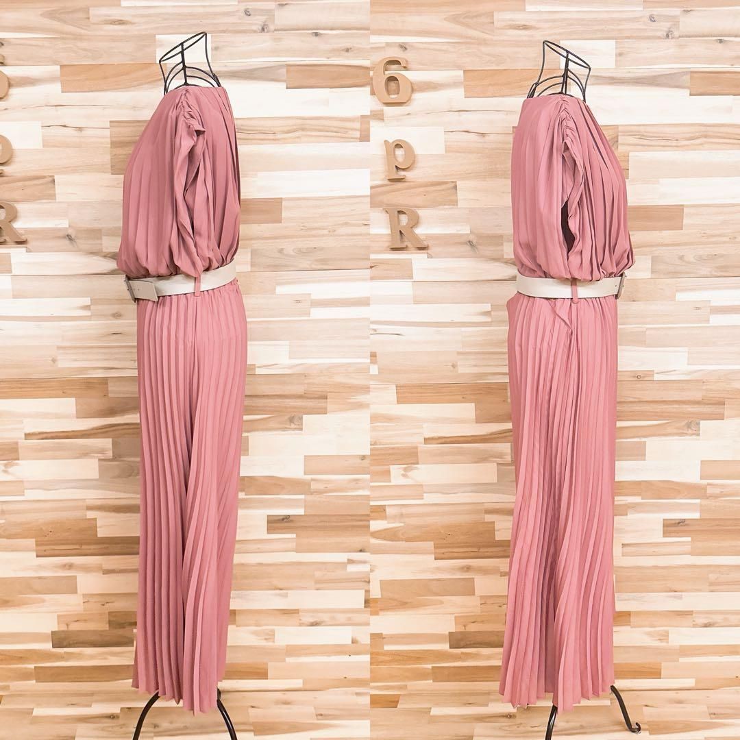 ベージュ ボートネック