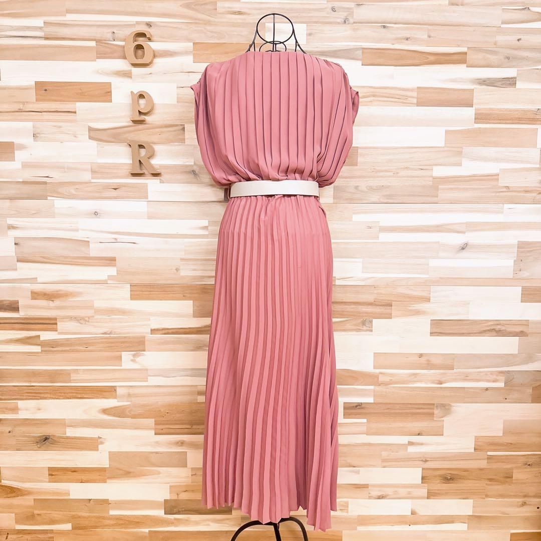 ノースリーブ プリーツ