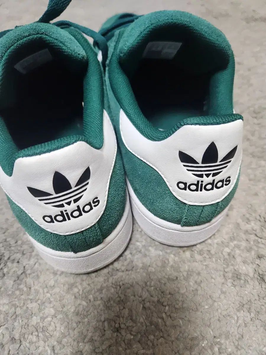 アディダス キャンパス