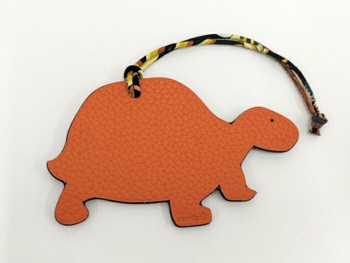 HERMES チャーム プティアッシュ 亀 レザー オレンジ ネイビー