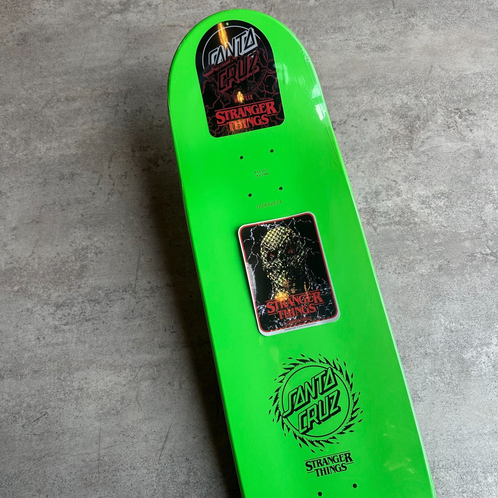 スケートデッキ Stranger Things Vecna 8.5 inch×32.2 inch SANTA CRUZ サンタクルーズ
