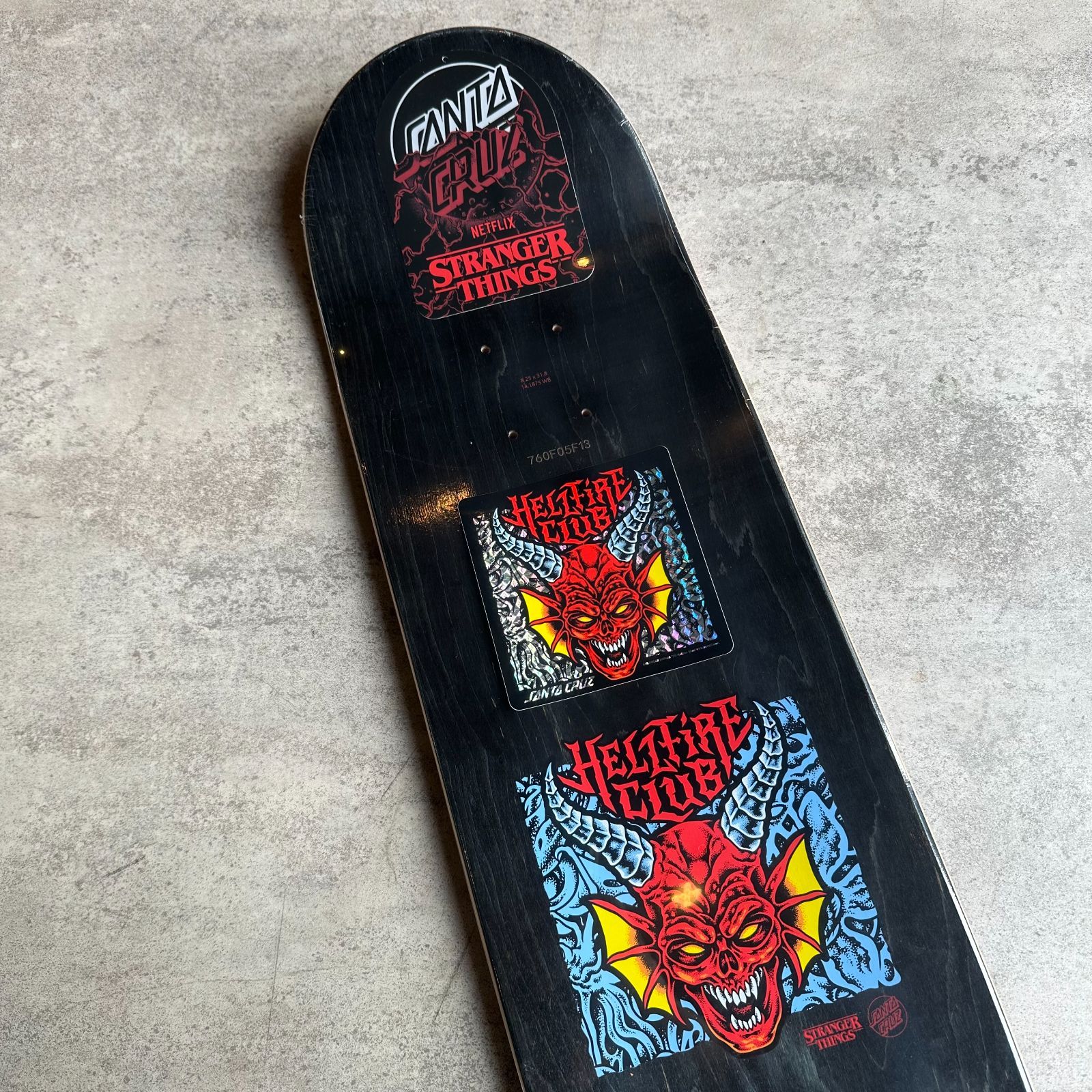 スケートデッキ Stranger Things Hellfire Club 8 25 inch 31 80 SANTA CRUZ サンタクルーズ