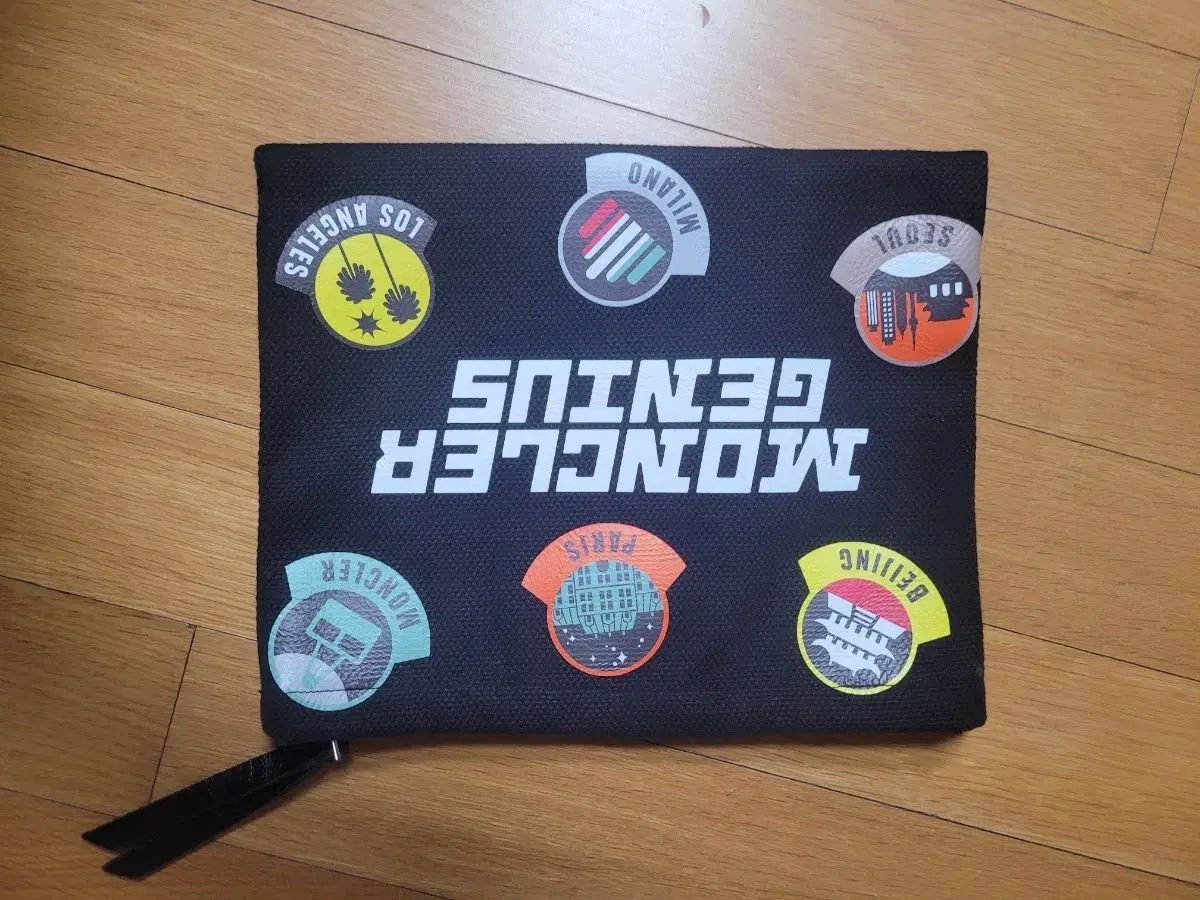 MONCLER モンクレール ジニ JINNI ブラック クラッチバッグ