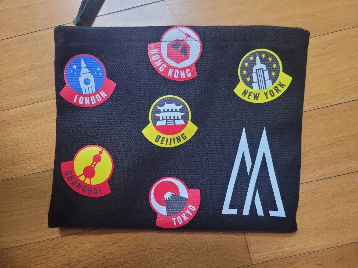 MONCLER モンクレール ジニ JINNI ブラック クラッチバッグ