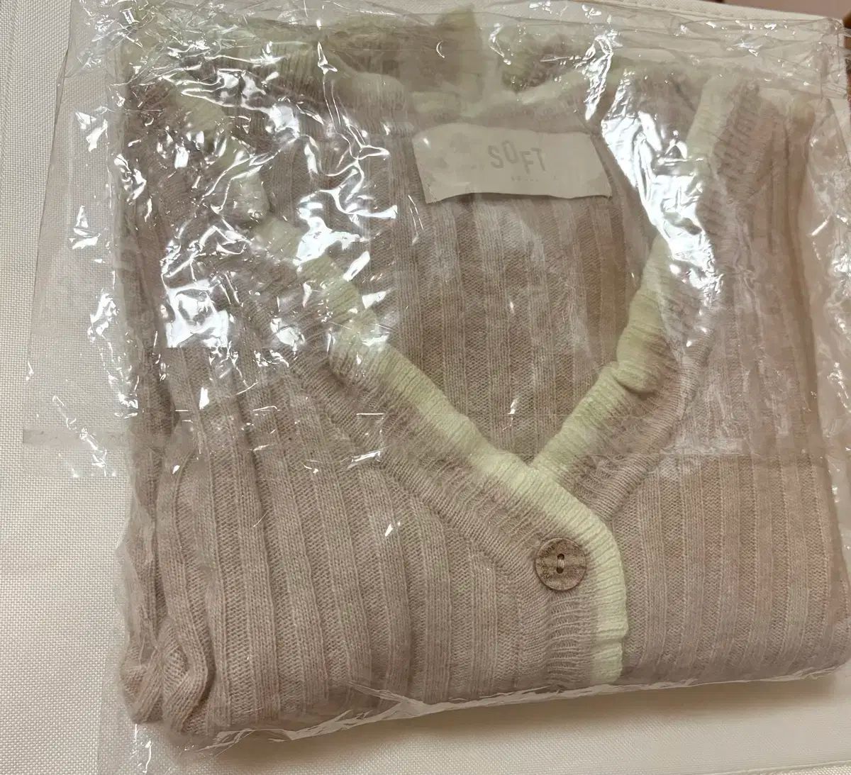 ソフトソウル soft seoul フリル ニット カーディガン オートミール ベージュ イエロー