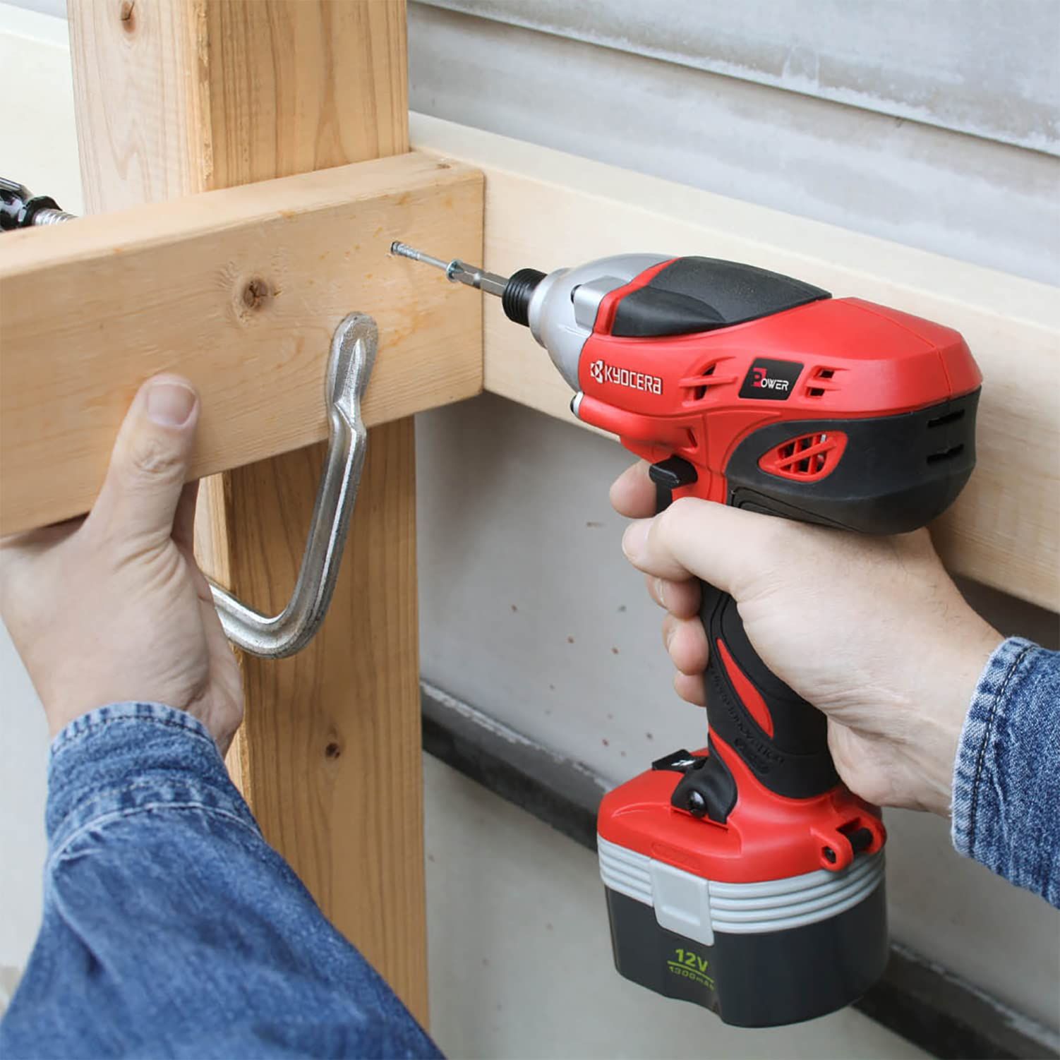 京セラ Kyocera 旧リョービ 充電式 インパクトドライバー 12V BID-1260 658450A 回転数を2段階で調節 最大締付トルク130N mで強力にネジ締め ニカド12V ネジ締め能力 小ネジ M4 M8 ボルト M5 M12